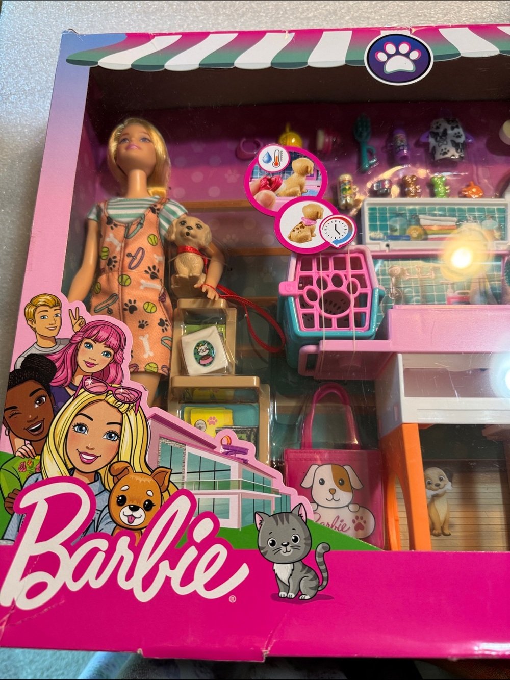 New Barbie Pink and Turquoise Pet Grooming Playset with Doll - Picture 6 of 9